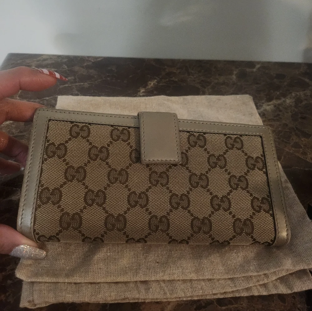 Gucci Beige/Gold Monogram Wallet GUC - Picture 4 of 16